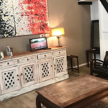 San Secondo Street شقة *