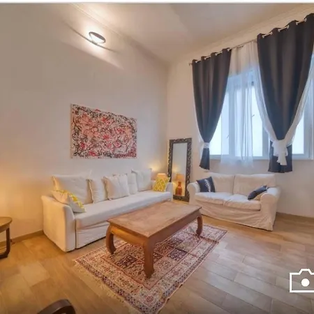 San Secondo Street شقة *