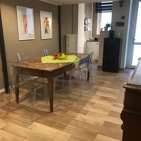 San Secondo Street Apartment *